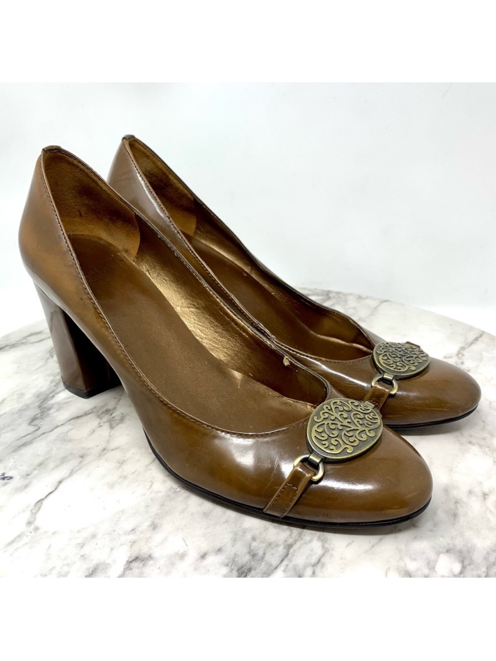 VTG Harold’s Louise Medallion Brown Patent Leather Pumps 6.5 Heritage Classic